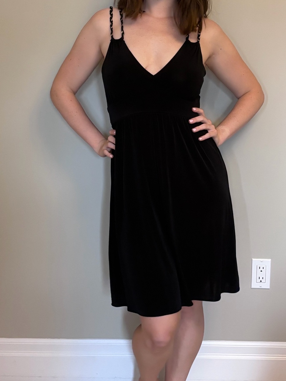 GUESS Black V-Neck dress, stretchy fabric, waist tie. Sz large.